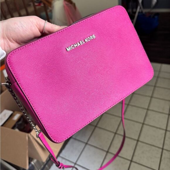 2/$100 Michael Kors Pink Crossbody Bag EUC - Picture 14 of 14